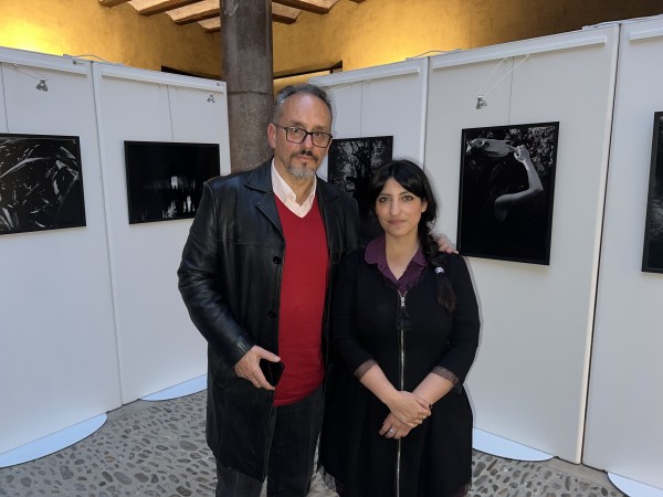 Berta Viteri invita a descender al inframundo a través del patio de UNED Tudela y su exposición ‘Catábasis’